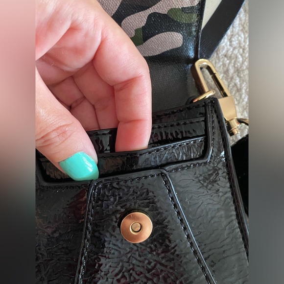 QUAY Australia Small Crossbody Bag - Picture 6 of 8